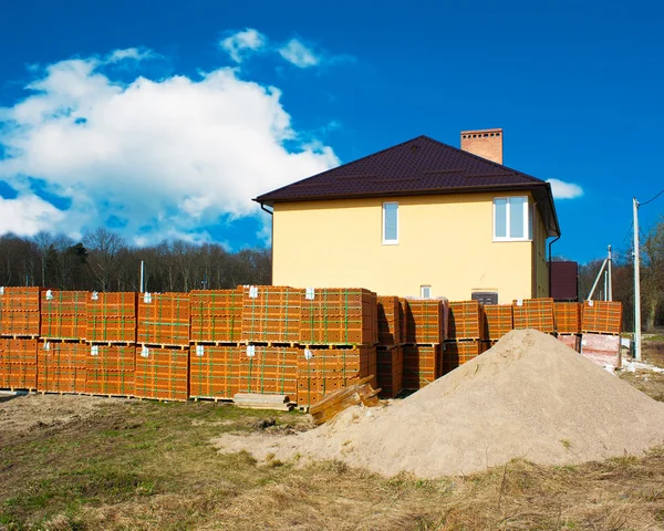 Stosy cegły na budowę — Zdjęcie stockowe