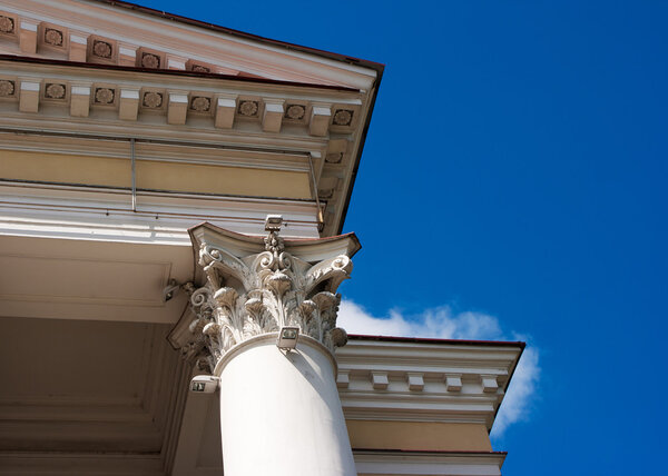 Фрагмент крыши старого здания
