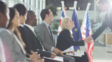 Grup sıkışalım hoparlör ile