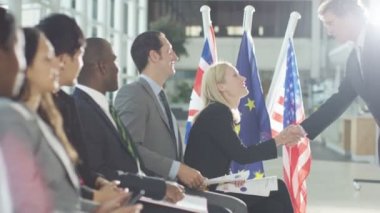 Grup sıkışalım hoparlör ile