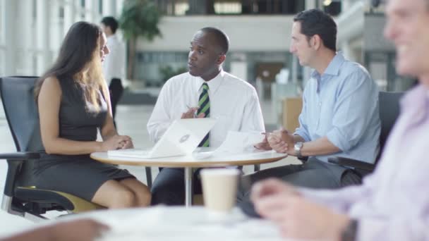 Reunião de grupo apertar as mãos — Vídeo de Stock