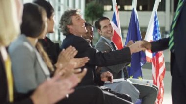 Grup sıkışalım hoparlör ile