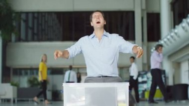 işçi iş yerinde duygusal arıza vardır