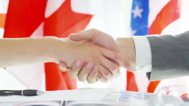 Diplomats shaking hands — Stock Video