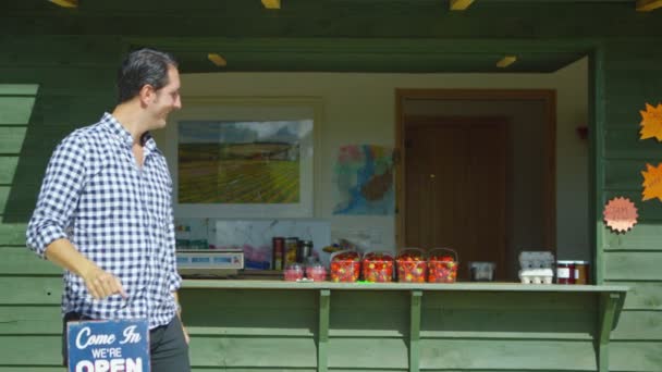 Shopkeeper holds up a sign — Stock Video