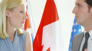 Diplomatlar üzerinde bir anlaşma el sallamak