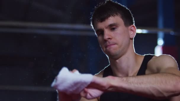 Jimnastikçi eğitmek hazırlanıyor — Stok video