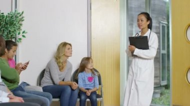 Grup tıbbi bekleme odasında