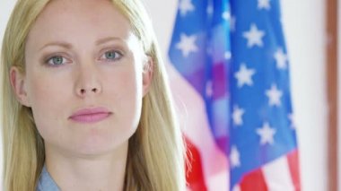 işkadını Amerikan bayrağı ile 