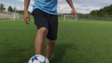 Top becerileri gösterilen futbolcu