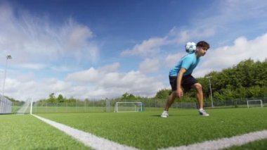 Top becerileri gösterilen futbolcu