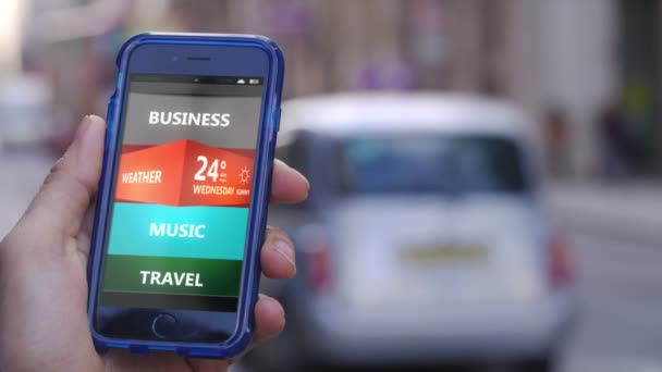 Hand som håller i en smartphone — Stockvideo