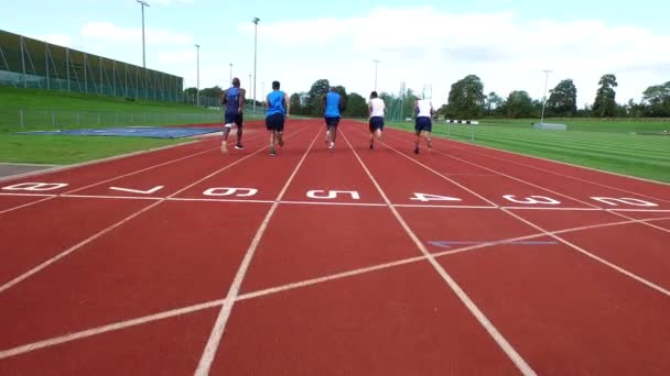 Athletes at running track — Stock Video