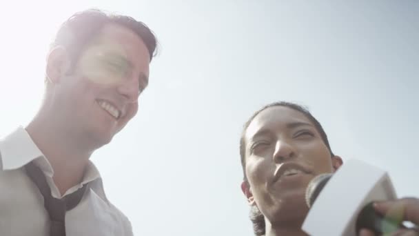 News reporter interviewing people — Stock Video