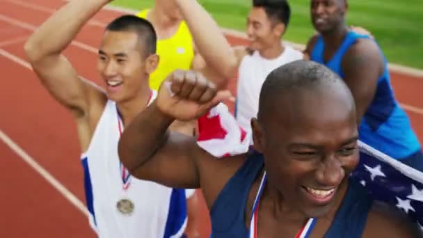 Atletiek team overwinning vieren — Stockvideo