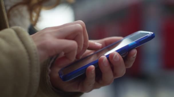 Woman using smartphone — Stock Video