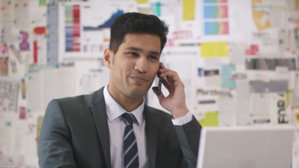 Businessman  working on laptop computer — Stock Video