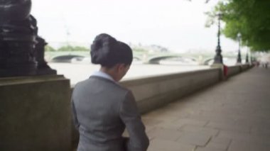 Kadın haber muhabiri tarafından rahatsız 