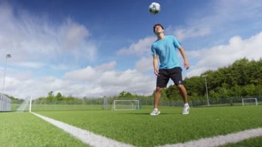Top becerileri gösterilen futbolcu