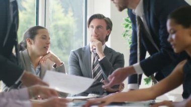 Toplantı odası personel izlerken Yöneticisi