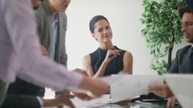 Toplantı odası personel izlerken Yöneticisi