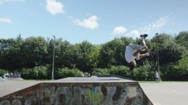 adam pratik parkour