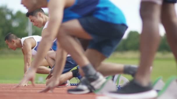 Αθλητές στο διάδρομο για τρέξιμο — Αρχείο Βίντεο