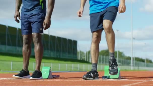 Athletes get into position at running track — Stock Video