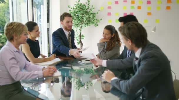 Grupo empresarial en una reunión — Vídeos de Stock