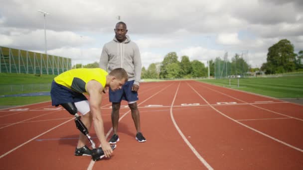 Jambe prothétique travailler avec entraîneur — Video