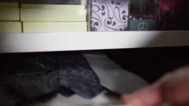 boyun kravat çekme el