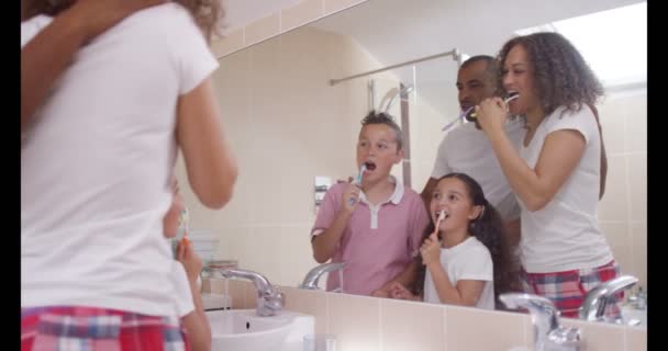 Family cleaning their teeth — Stock Video