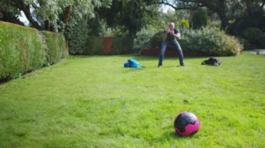 Baba futbol oynamak çocuklar 