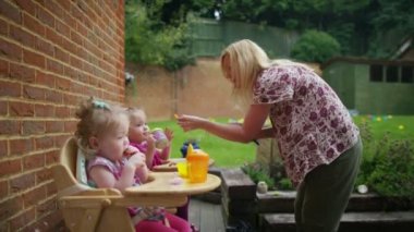 Abur cubur yeme twins ile anne