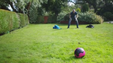 Baba futbol oynamak çocuklar 