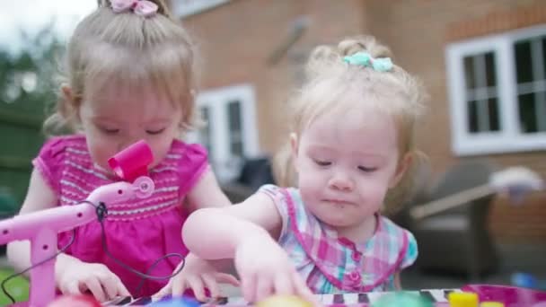 Toddler twins playing with musical toy — Stock Video