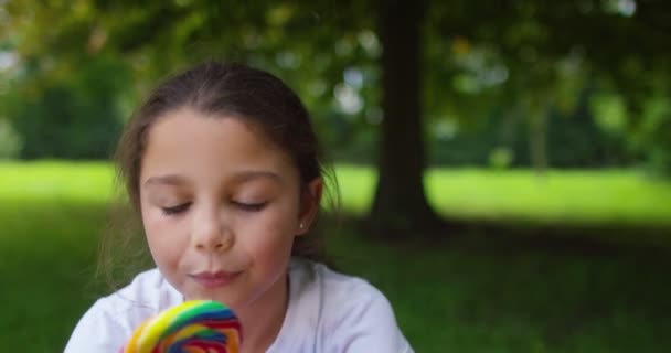 Girl eating lollipop — Stock Video