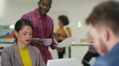  ofiste çalışan iş grubu