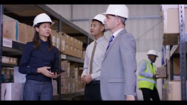 yönetim ekibi sallamak bir anlaşma üzerinde eller