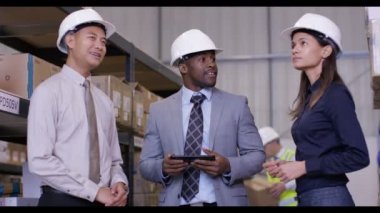 yönetim ekibi sallamak bir anlaşma üzerinde eller