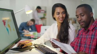 ofiste çalışan iş grubu