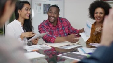 fikirleri tartışmak iş grubu