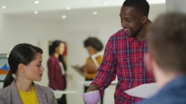  ofiste çalışan iş grubu