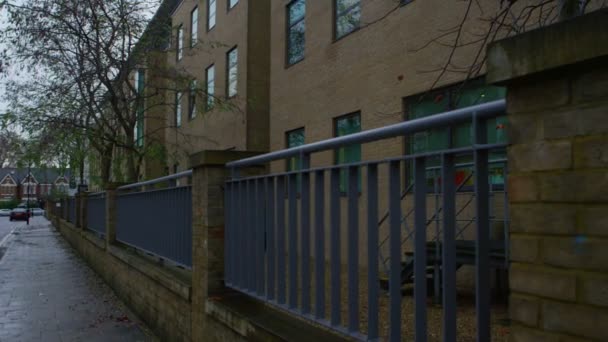 Buitenkant van het Instituut voor psychiatrie, Londen — Stockvideo