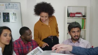 fikirleri tartışmak iş grubu