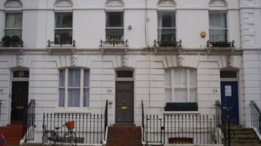 Londra banliyösü evlerde