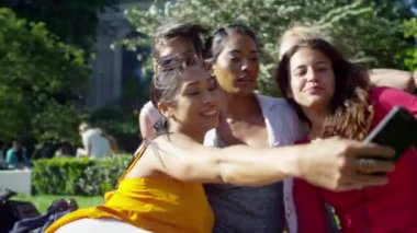  arkadaşlar selfie için poz