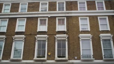 Londra banliyösü evde