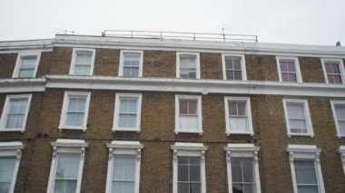 Londra banliyösü evlerde
