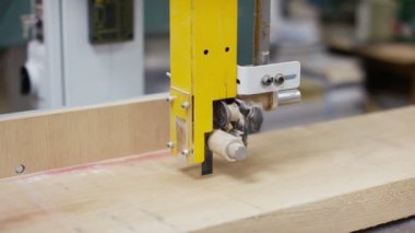  Şerit testere ile kesilmiş kereste